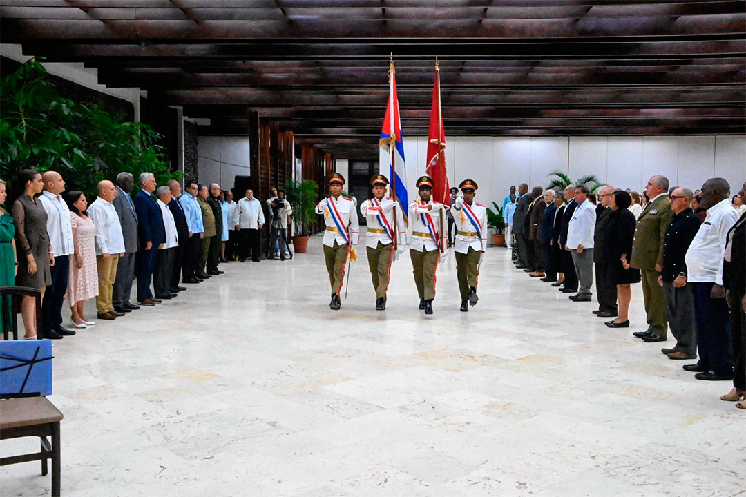 Ceremonia de entrega del Título Honorífico de Héroe del Trabajo.