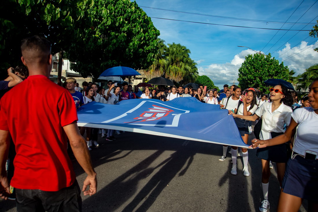 También desfiló la Federación de Estudiantes de la Enseñanza Media.