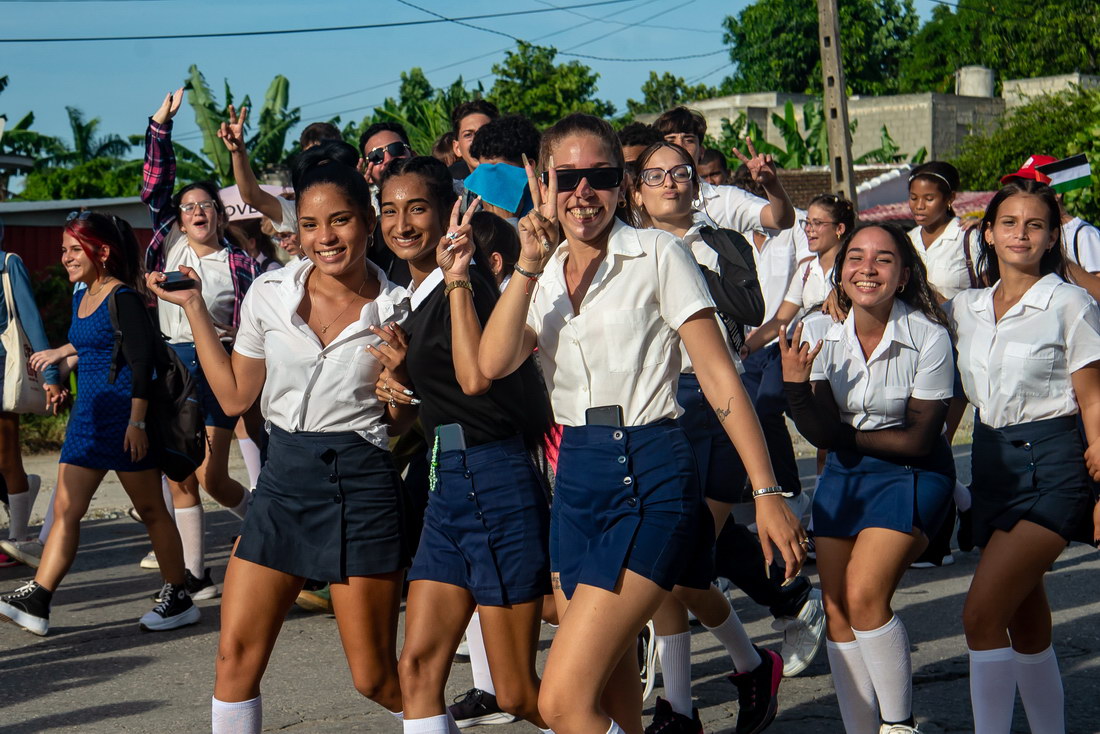 También desfiló la Federación de Estudiantes de la Enseñanza Media.