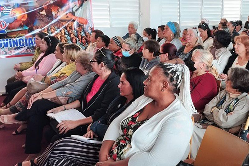 Participantes en el pleno extraordinario de la FMC en Villa Clara.