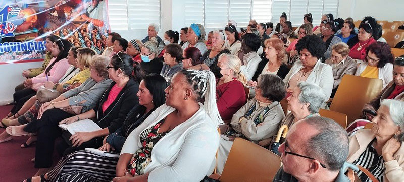 Participantes en el pleno extraordinario de la FMC en Villa Clara.