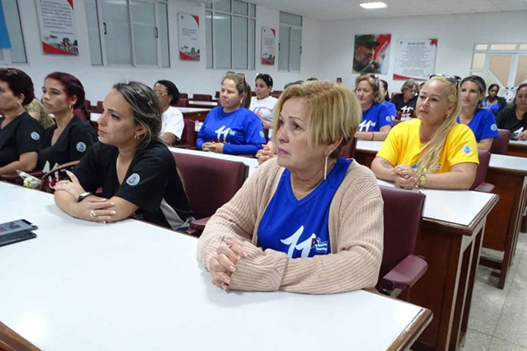 María Cristina Díaz durante el encuentro de la dirección de la provincia con las delegadas al XI Congreso de la FMC.