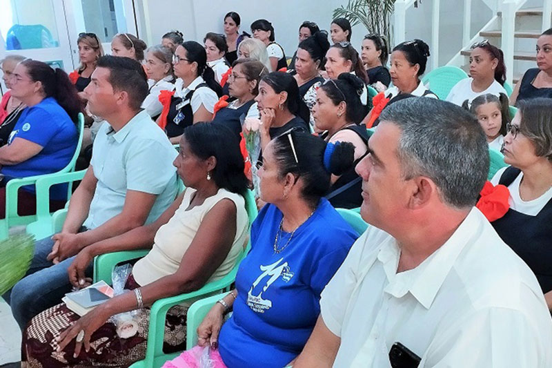 Círculo de género efectuado en Etecsa.