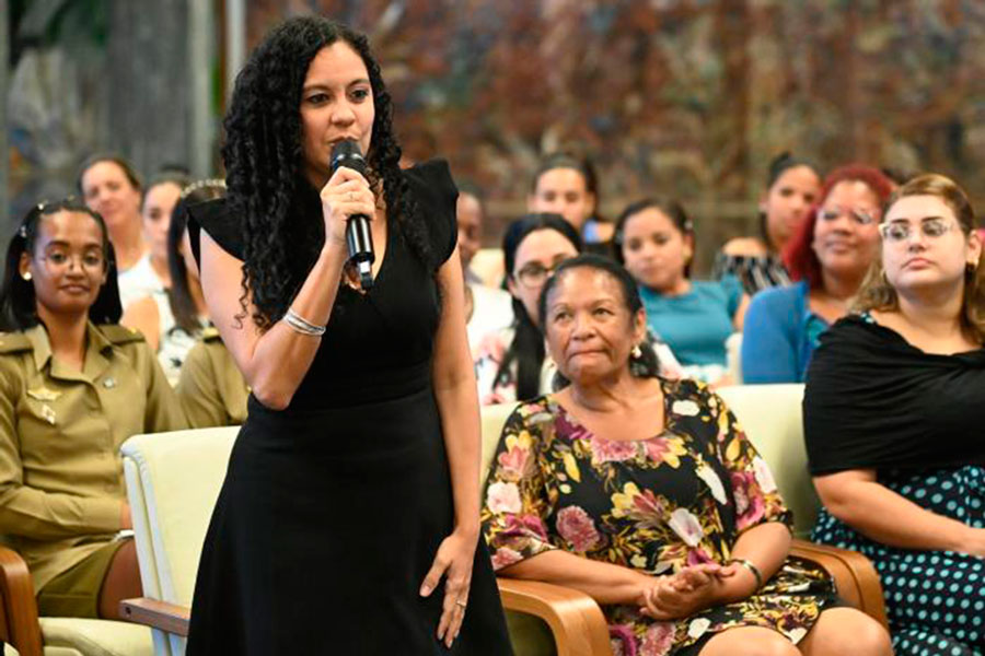 Encuentro del presidente, Miguel Díaz-Canel, con mujeres cubanas.