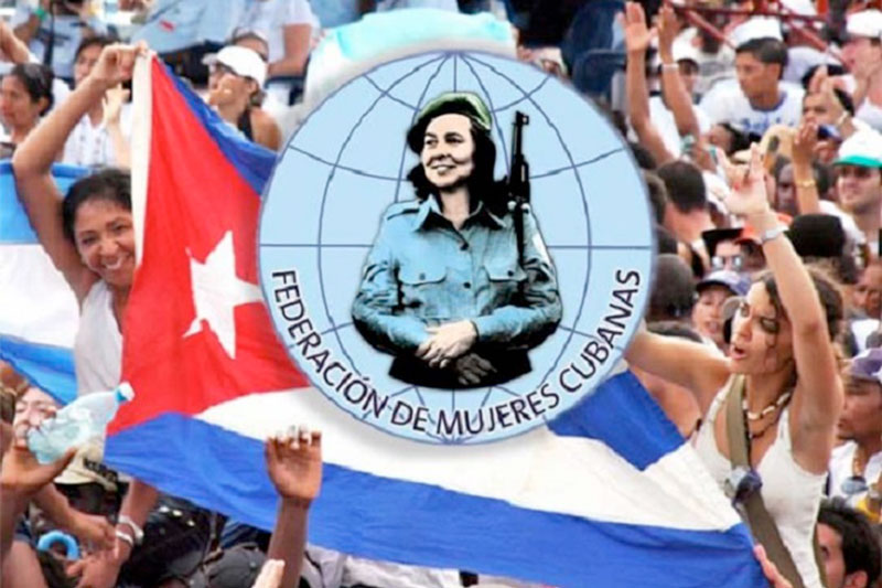 Mujeres cubanas y logo de la FMC.