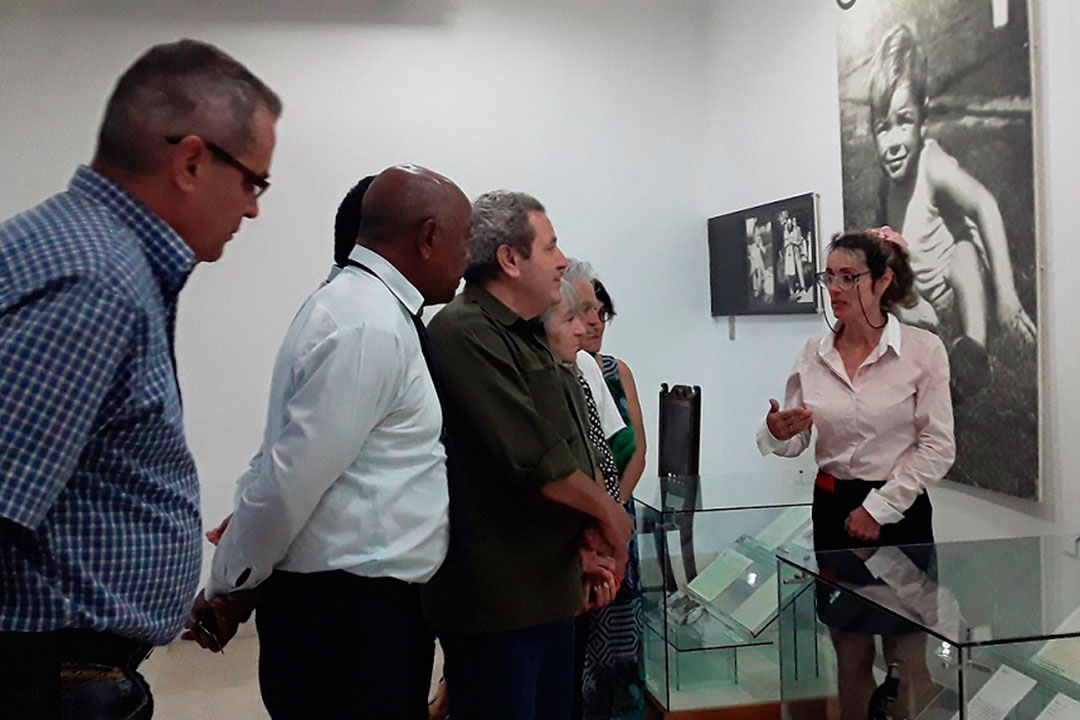 El activista italiano de solidaridad con Cuba recorrió el Museo del Complejo Escultórico Comandante Ernesto Che Guevara, donde se conservan documentos y objetos personales del argentino-cubano y sus compañeros de la Guerrilla.