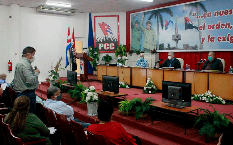 Reunión del presidente cubano con las máximas autoridades de Villa Clara