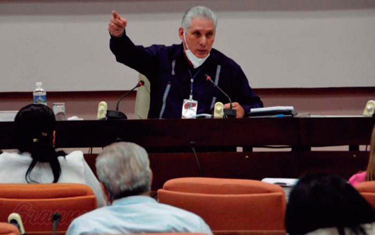 El presidente cubano, Miguel Díaz-Canel Bermúdez, durante los debates de la Comisión 3 del 8.º Congreso del Partido sobre la Política de Cuadros.