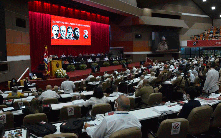  El Informe Central fue presentado este 16 de abril, durante la primera jornada del 8vo. Congreso Foto: Juvenal Balán 