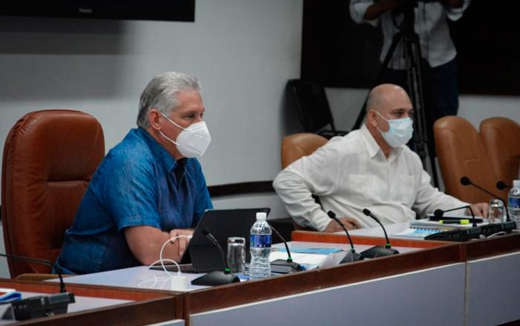 Miguel Díaz-Canel Bermúdez, primer secretario del Comité Central del PCC, y Roberto Morales Ojeda, secretario de Organización y Política de Cuadros del Comité Central.