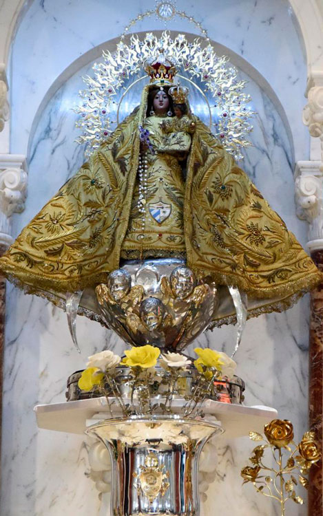 Imagen de la Virgen de la Caridad del Cobre en su santuario, en el poblado santiaguero de El Cobre. Foto: Estudios Revolución