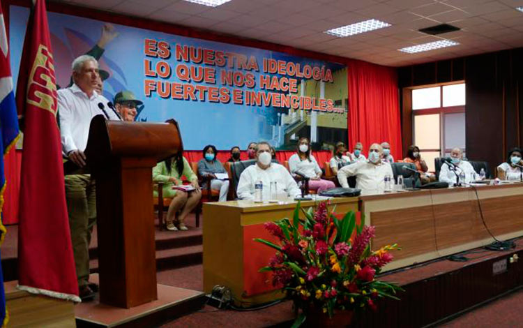El Primer Secretario del Comité Central del Partido Comunista de Cuba, Miguel Dí¯az-Canel Bermúdez, preside el Pleno del Comité Provincial del Partido en Santiago de Cuba. El Primer Secretario del Comité Central del Partido Comunista de Cuba, Miguel Dí¯az-Canel Bermúdez, preside el Pleno del Comité Provincial del Partido en Santiago de Cuba.