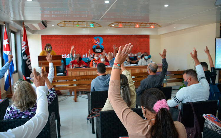 La primera secretaria del Partido, Yudí Rodríguez Hernández, pidió discutir en los núcleos todo lo relacionado con la comunicación social, uno de los pilares estratégicos de la labor de las organizaciones de base (Foto: Ramón Barreras Valdés)