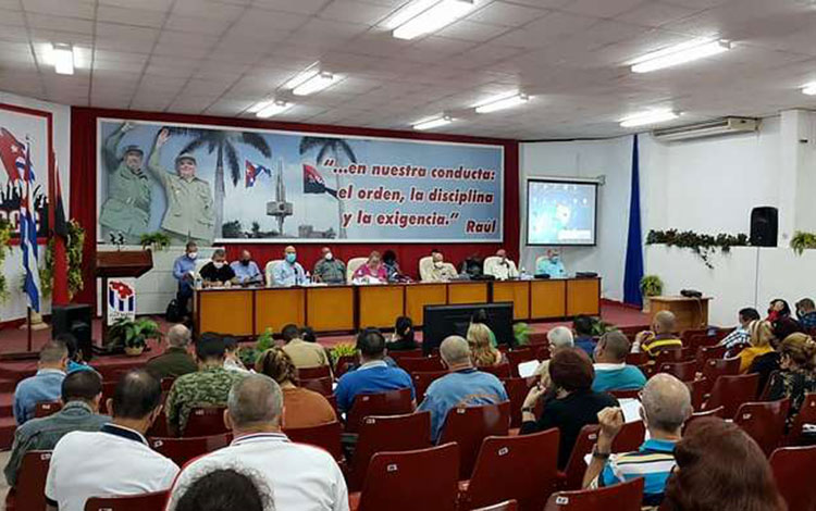 Comité Provincial del Partido en Villa Clara analiza proyecto de informe de balance a la asamblea de balance.