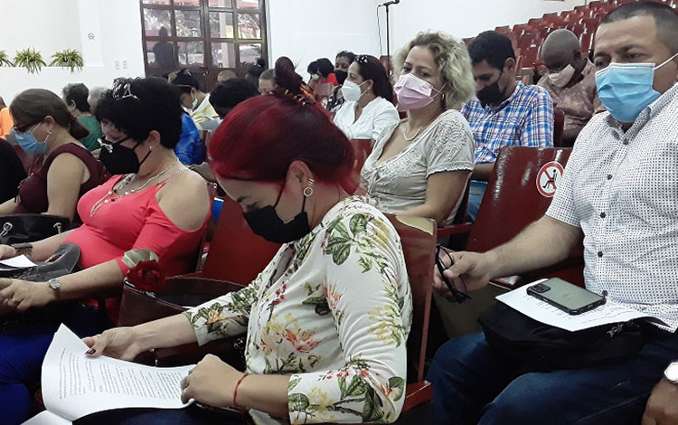 Delegados a la Asamblea de Balance del Partido en Villa Clara participan en análisis previo del informe.