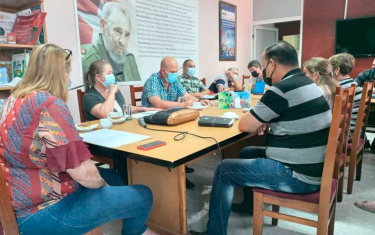 Miembros del Comité Provincial del Partido sostienen encuentro con la dirección del Grupo Empresarial de Comercio en Villa Clara.