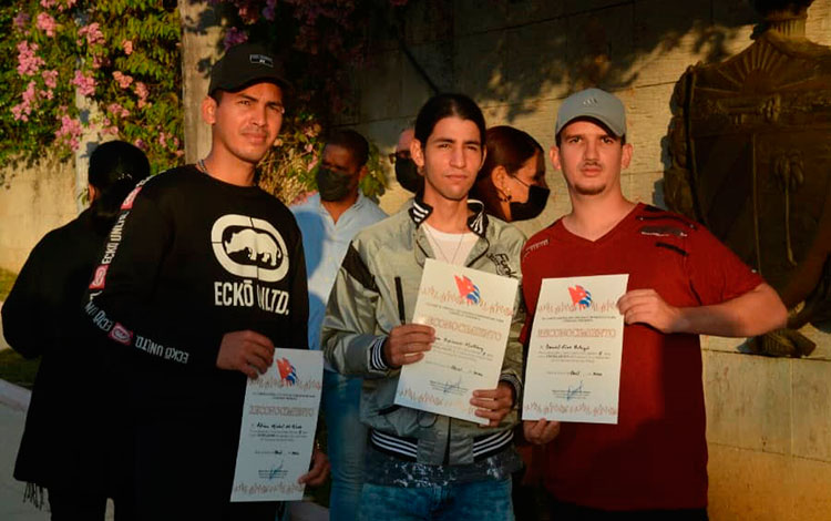 Jóvenes trabajadores del Partido reconocidos en Villa Clara.