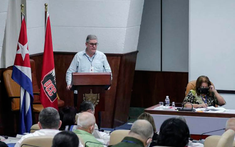 Alejandro Gil, ministro de Economía, interviene en el IV Pleno del CCPCC.