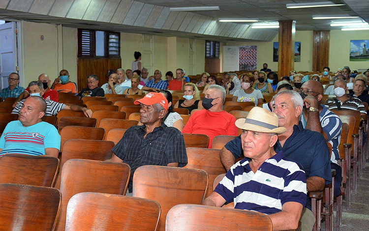 Representantes del Consejo Popular Centro, de Santa Clara.