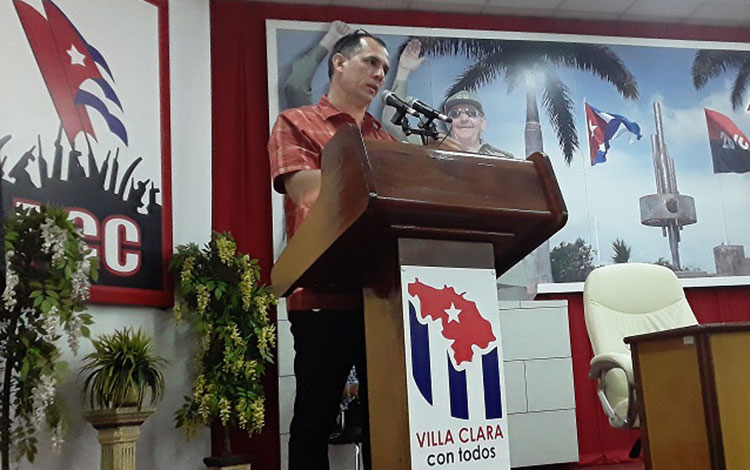 Rafael Benacho Garcí­a, director de la Escuela Provincial del Partido en Villa Clara.