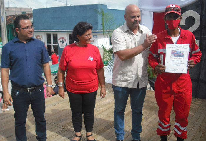 Reconocimiento a personal sanitario que socorrió a los migrantes haitianos llegados a costas de la provincia de Villa Clara.