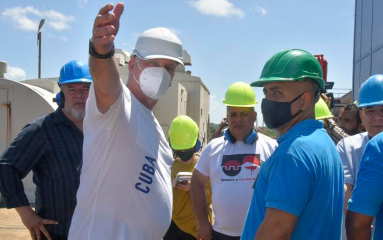 Visita a la termoeléctrica Carlos Manuel de Céspedes.