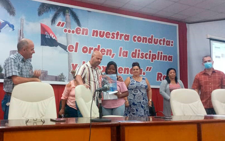 Graduación de cuadros políticos en la Escuela Provincial del Partido Carlos Baliño, de Villa Clara.