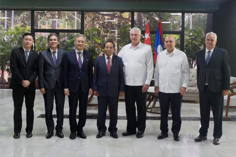 Delegaciones de Cuba y Lao.