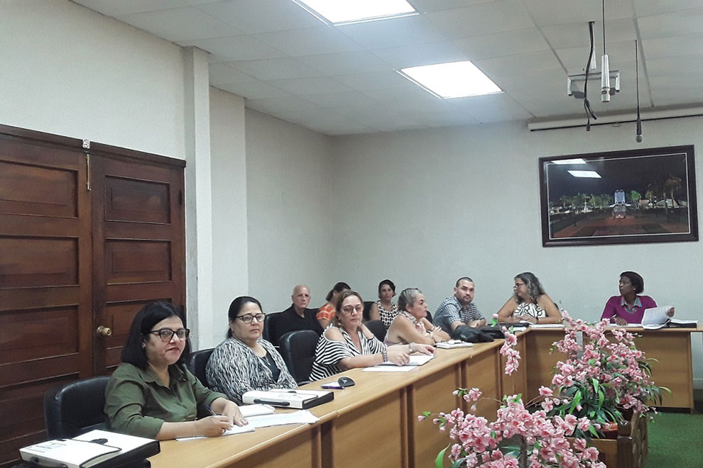 Reunión del Buró Provincial del PCC en Villa Clara analiza ingreso a carreras pedagógicas.