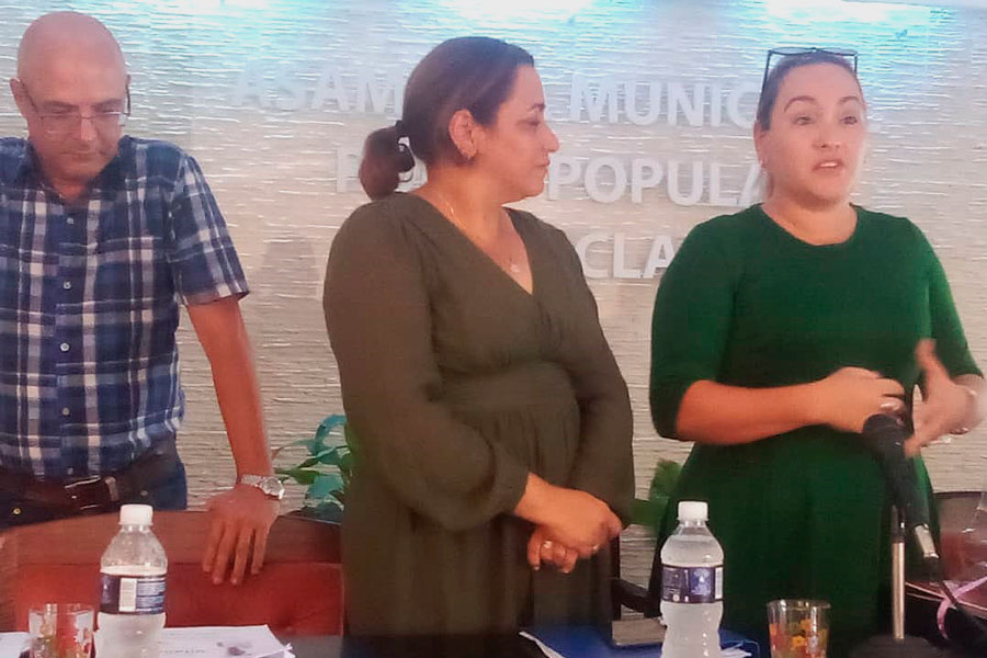 Diamela López Valdés, nueva primera secretaria del Partido en Santa Clara, junto a la miembro del Comité Central y primera secretaria del PCC en la provincia, Susely Morfa González.