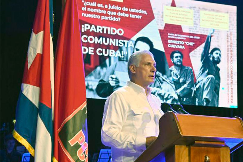 Presidente cubano, Miguel Díaz-Canel, pronuncia discurso por el aniversario 60 del primer Comité Central del Partido Comunista de Cuba.