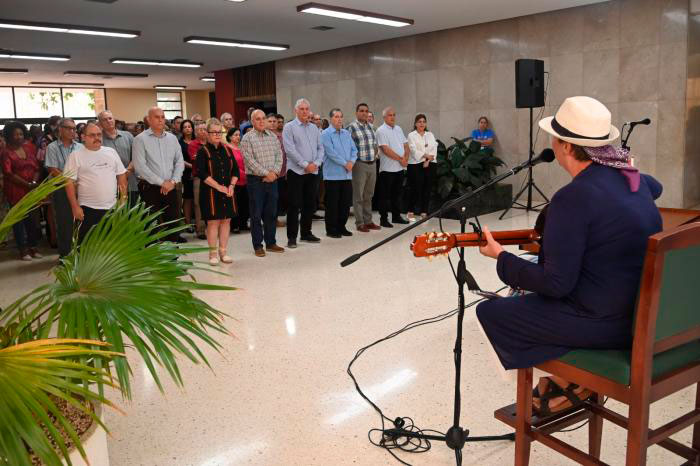 Miguel Díaz-Canel en el acto del movimiento MI firma por la Patria, en el Comité Central del Partido.