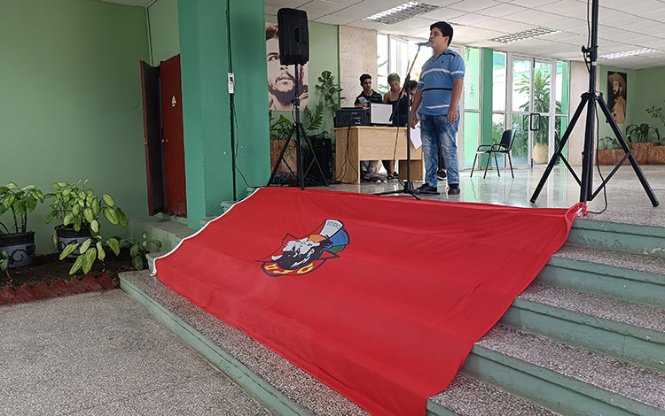 Recibimiento a jóvenes que participan en el campamento de verano, en la Universidad de Ciencias Médicas de Villa Clara.