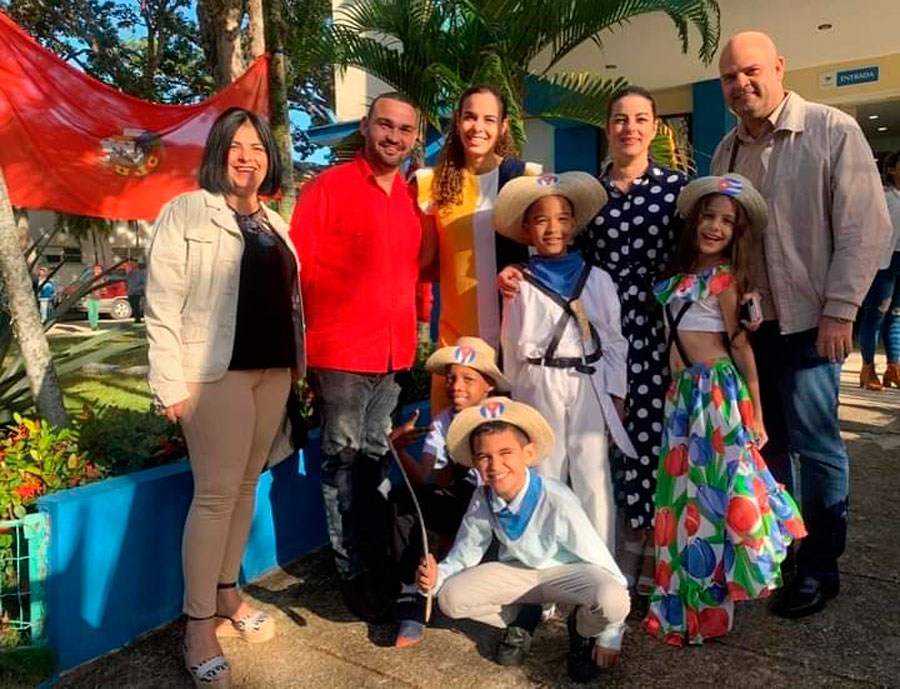 Niños de la compañía de teatro infantil Colibrí.