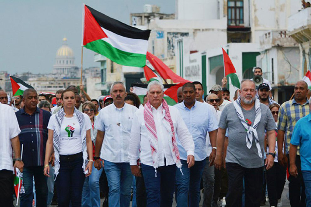 Marcha en La Habana en solidaridad con Palestina y el Líbano, encabezada por el presidente cubano, Miguel Díaz-Canel.