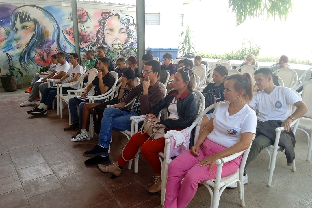 Participantes en el pleno de la UJC en Villa Clara.