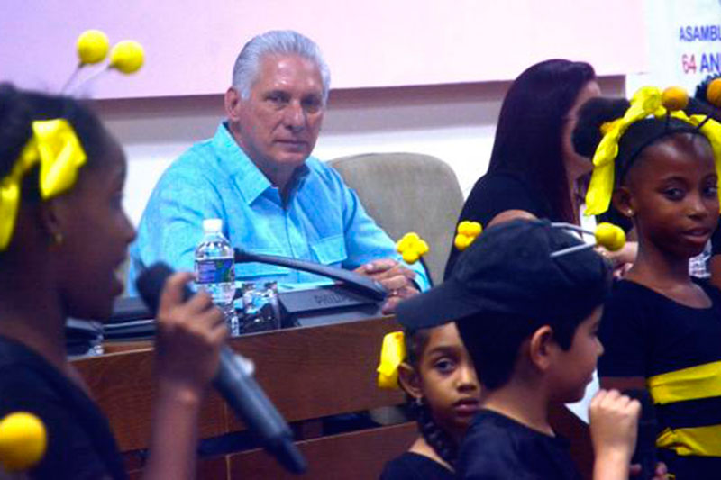 Presidente cubano, Miguel Díaz-Canel, en la clausura de la Asamblea Aniversario 64 de la Organización de Pioneros José Martí.