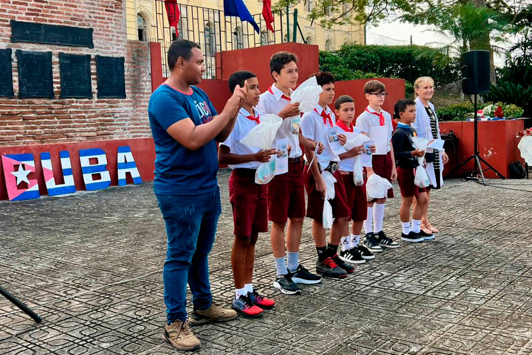 Niños premiados en el concurso por el aniversario 65 del Palacio de Pionaros José Luis Miranda, en Santa Clara.