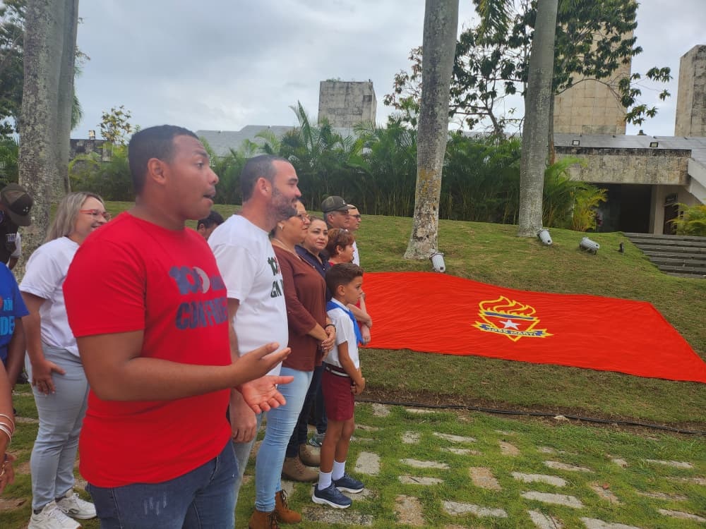Presidencia del acto de cambio de atributo pioneril.