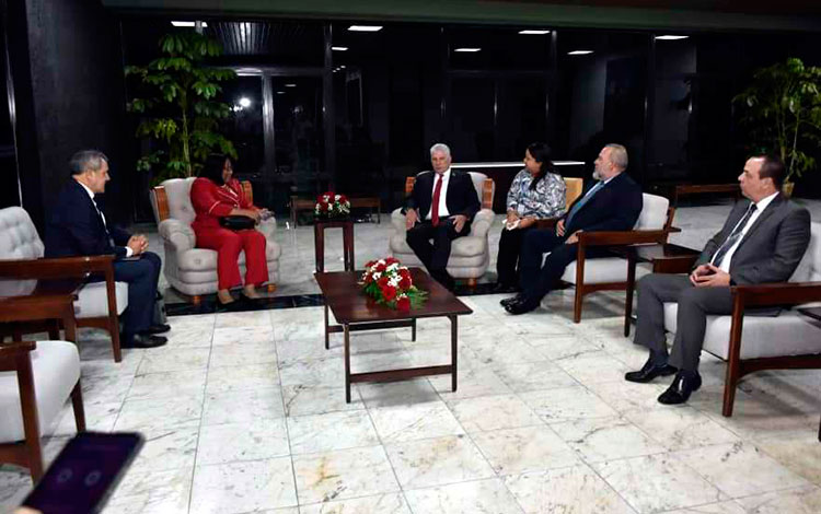 Encuentro entre el presidente cubano, Miguel Díaz-Canel, y la Dra. Carissa Etienne, directora de la Organización Panamericana de la Salud (OPS).