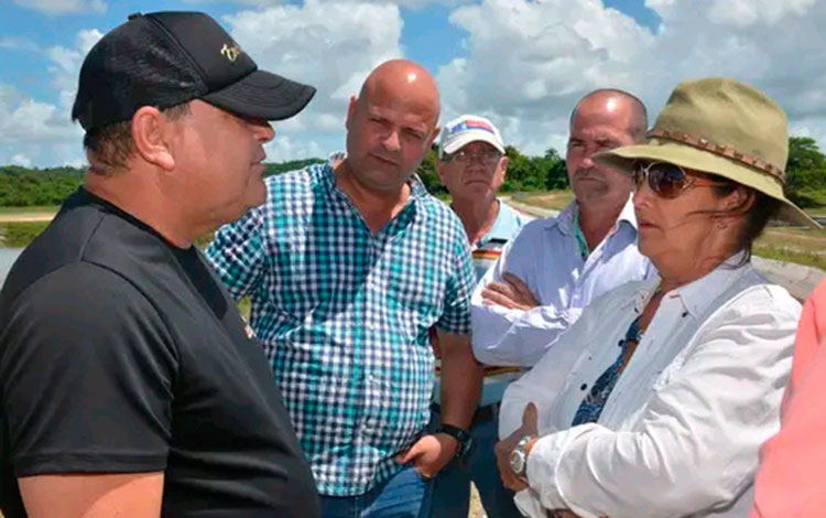 Primer secretario del PCC en Villa Clara visita la UEB Alevicrán.