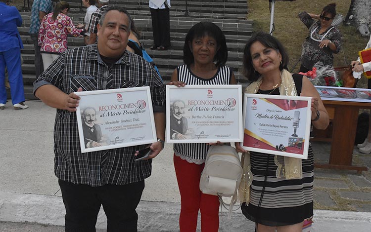En la jornada, Dalia Reyes Perera se hizo acreedora del reconocimiento Maestro de Radialista; mientras Berta Pulido Francia y Alexander Jiménez Dí­az, merecieron el reconocimiento al Mérito Periodí­stico.