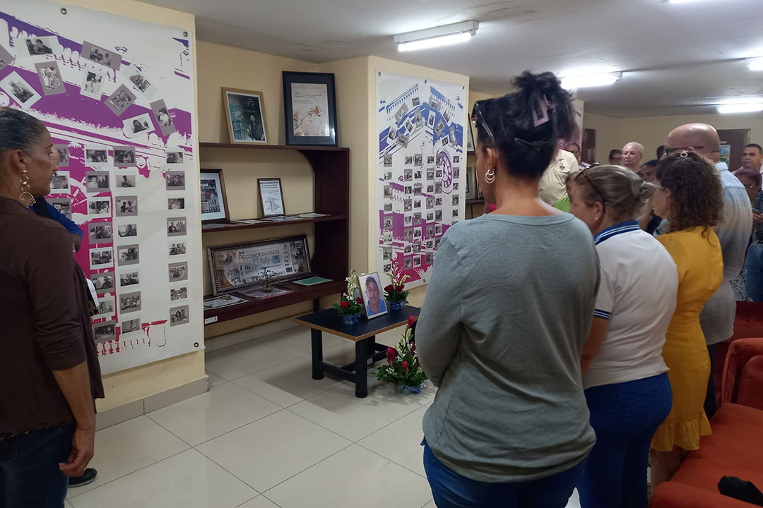 Homenaje del colectivo de la emisora CMHW al director de programas Rogelio Fernández Ruiz, fallecido el 30 de septiembre de 2024..