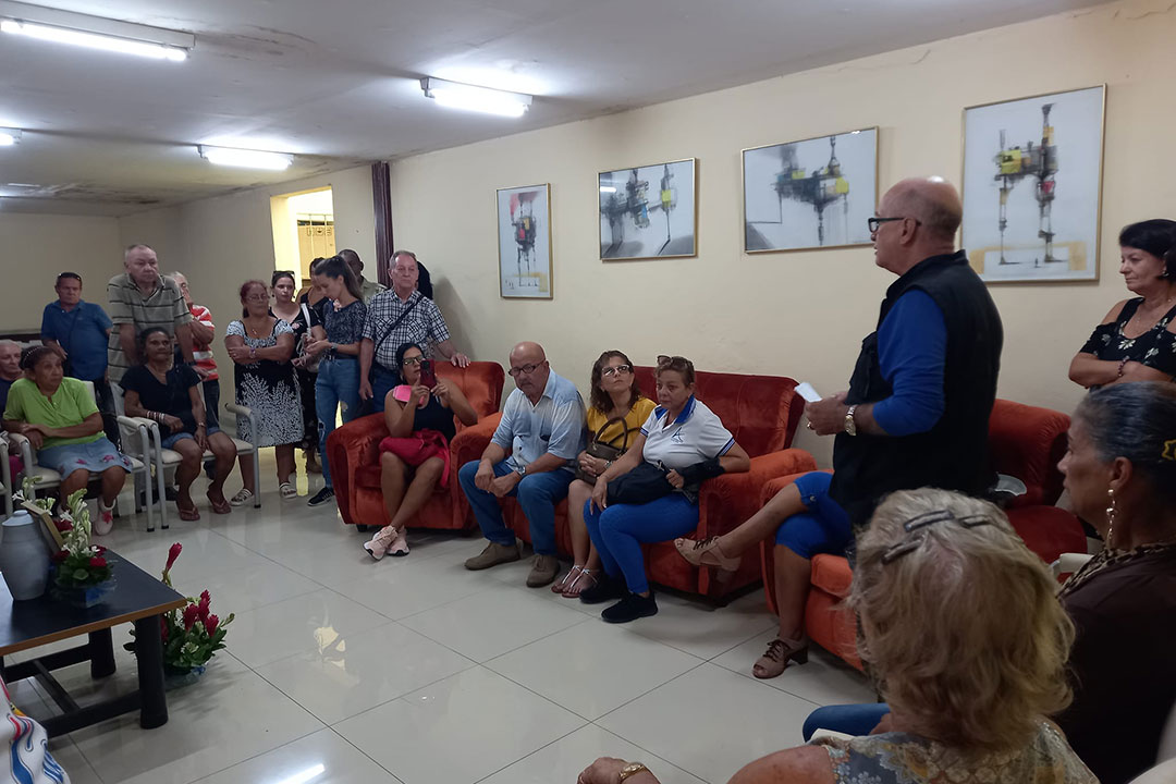 Homenaje al realizador radial Rogelio Fernández Ruiz.