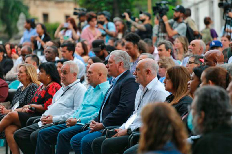 Asiste presidente cubano a la apertura del IV Coloquio Interncional Patria.