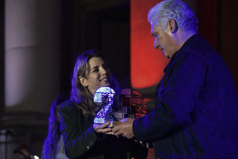 Presidente cubano, Miguel Díaz-Canel, y presidenta de Telesur, Patricia Villegas.