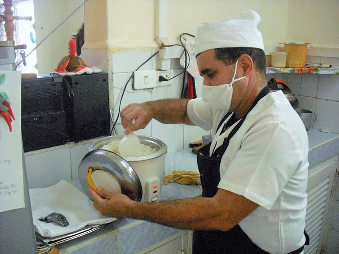 Mario Luis Pérez Ojeda, cocinero del hogar.