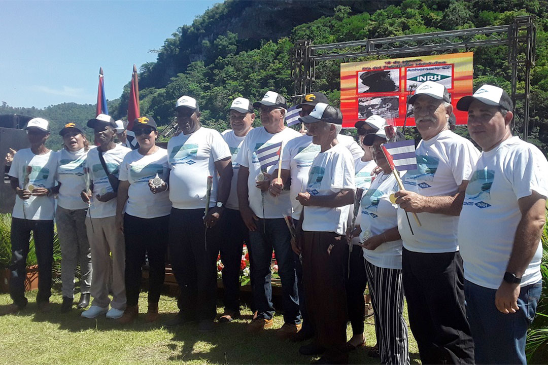 Homenaje a trabajadores con 50 años de trabajo en Recursos Hidráulicos.