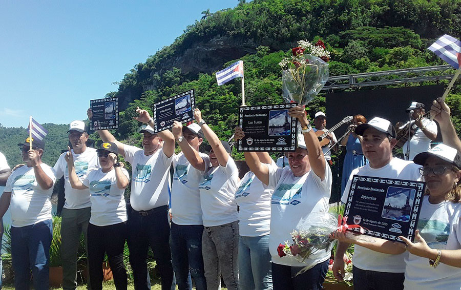 Reconocimiento a las provincias destacadas en el sector de Recursos Hidráulicos.