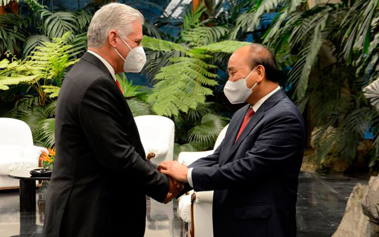  Encuentro entre el Primer Secretario del Comité Central del Partido Comunista de Cuba y Presidente de la República, Miguel Díaz-Canel; y el presidente de la República Socialista de Vietnam y miembro del Buró Político del Comité Central del Partido Comunista, compañero Nguyen Xuan Phuc Foto: Estudios Revolución 